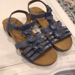 Super comfortable! NWOT! Woman’s blue sandal
